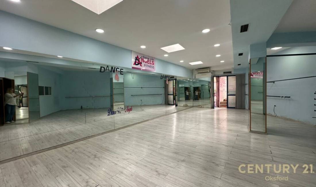 SHESIM AMBIENT KOMERCIAL TEK RRUGA E ELBASANIT!  