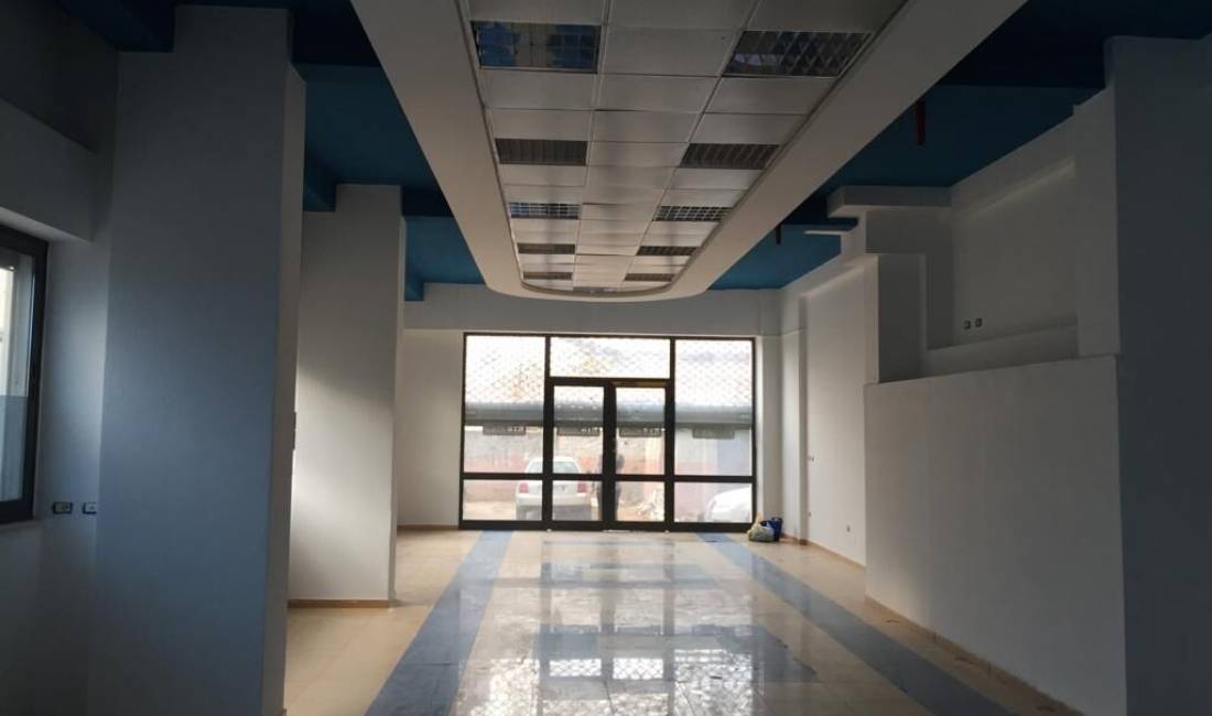 SHITET OSE JEPET ME QERA AMBIENT KOMERCIAL PRANE SHESHIT SELVIA..