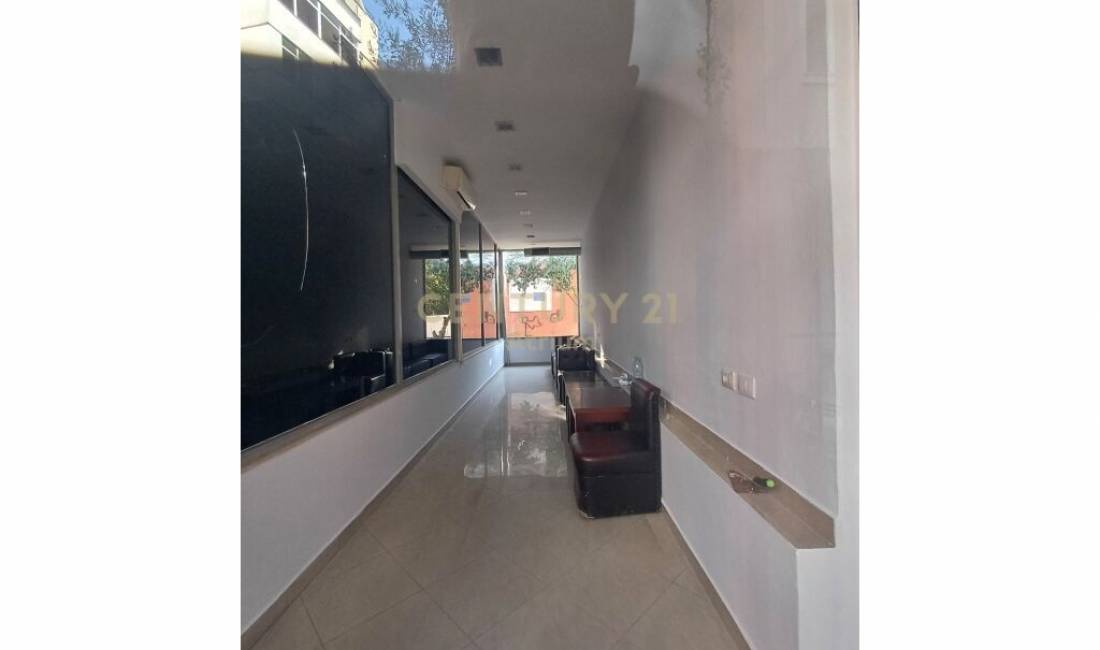 Ambient per Shitje ne Oxhakut!!  