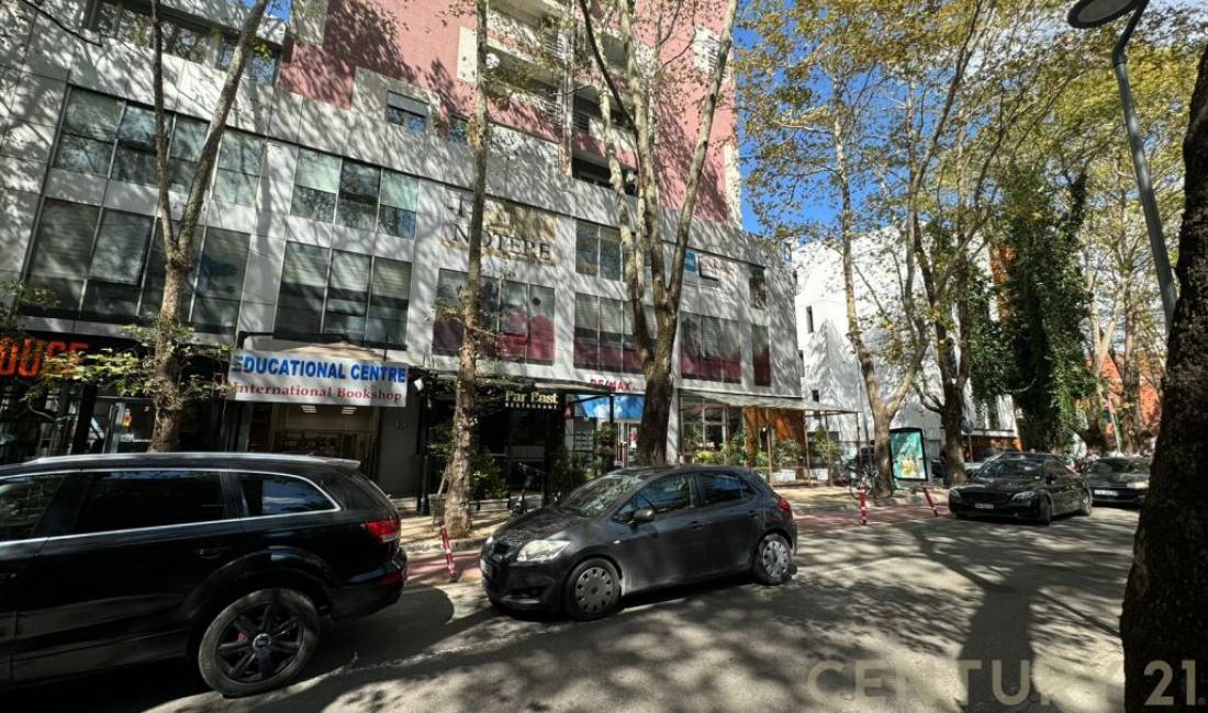 Ambjent Komercial ne Shitje tek Liceu Artistik!!