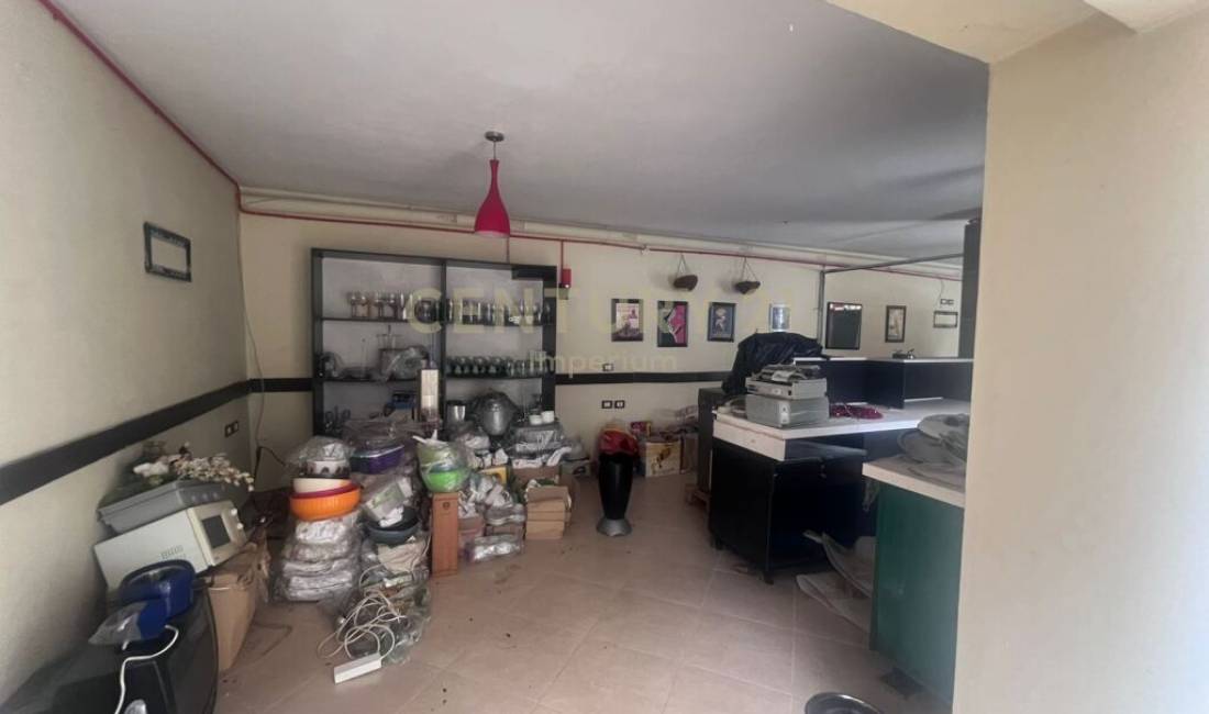 AMBIENT KOMERCIAL PER SHITJE NE KOMBINAT  