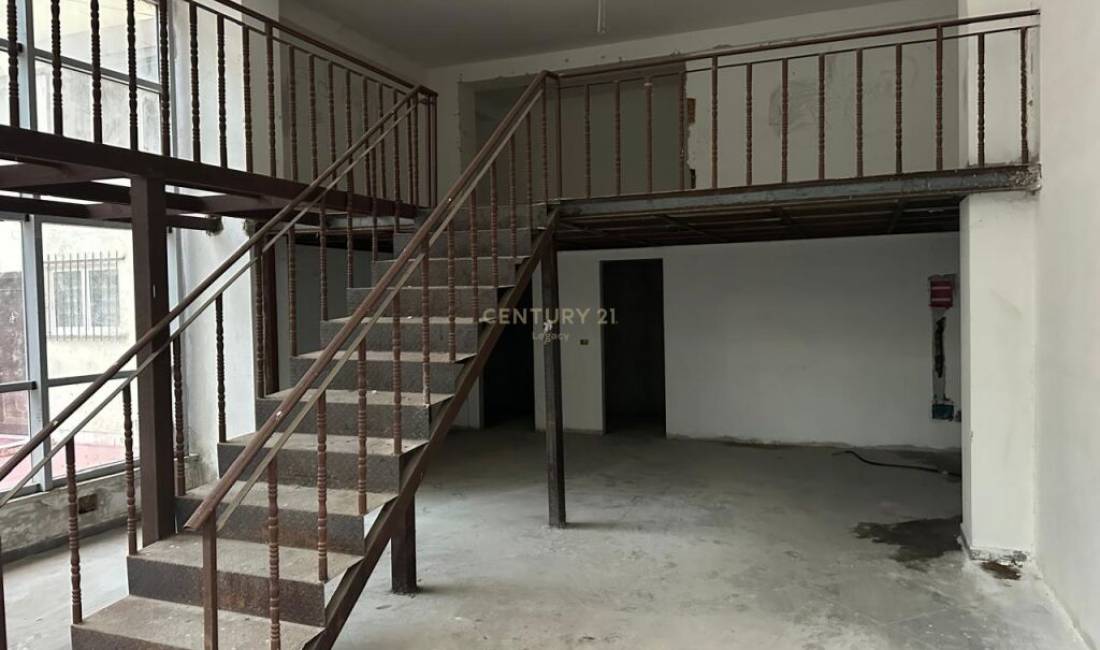 Shitet ambient Komercial , duplex. 