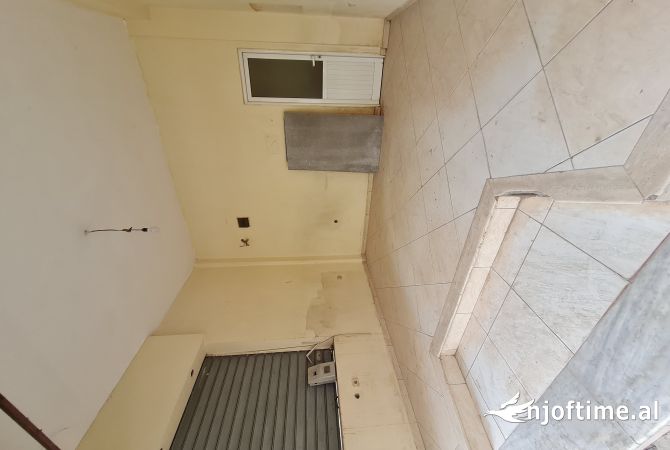 Ambiente Commerciale in Affitto 1+1 a Berat - 150 Euro