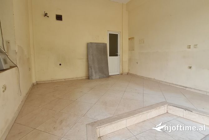 Ambiente Commerciale in Affitto 1+1 a Berat - 150 Euro