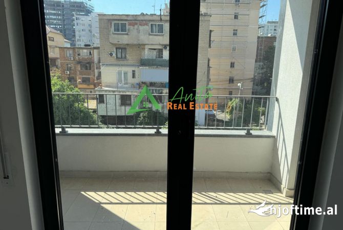 Ambiente Commerciale in Affitto 3+1 a Tirana - 45,000 Leke