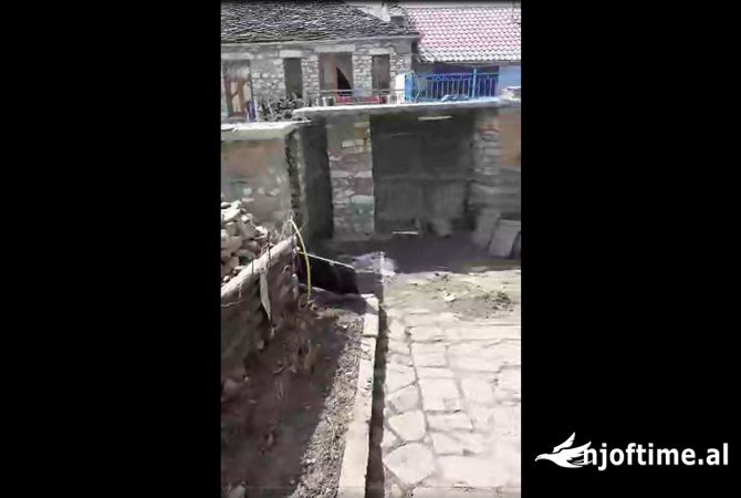 Duplex (casa a 2 piani) in vendita a Koriza 3+1, Vuoto