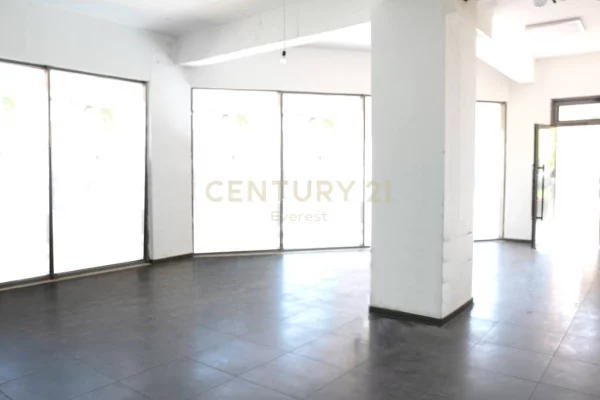 Ambient Komercial ne Shitje, Kati 0, Fasad Xhami, Tower Bridge 3