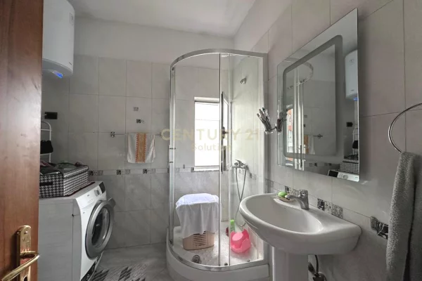 Shtepi ne shitje Apartament ne Tirane, 1+1, Mobilimi E mobiluar, Pagesa 110,000  Euro.