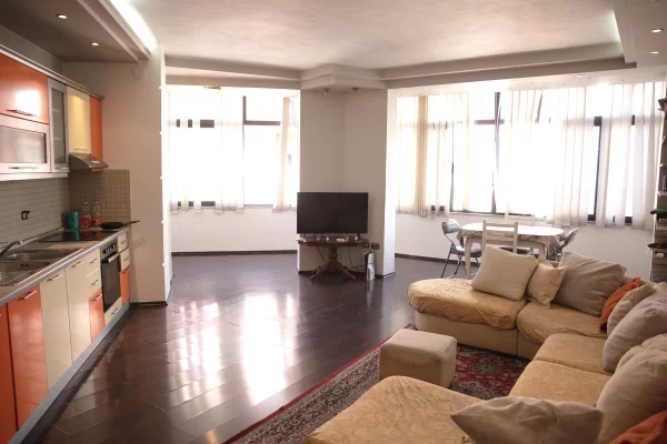 Shtepi ne shitje Apartament ne Tirane, 2+1, Mobilimi E mobiluar, Pagesa 249,000  Dollar.