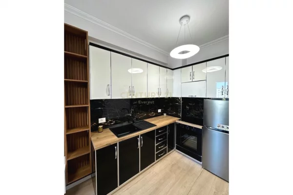 Shtepi ne shitje Apartament ne Tirane, 1+1, Mobilimi E mobiluar, Pagesa 133,000  Euro.