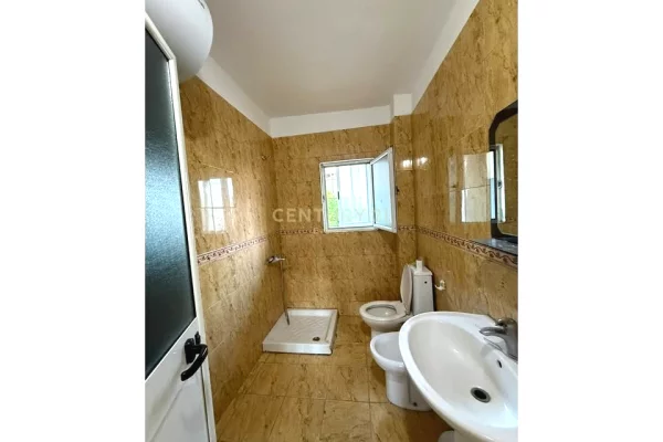 Shtepi ne shitje Apartament ne Tirane, 1+1, Mobilimi E mobiluar, Pagesa 122,000  Euro.