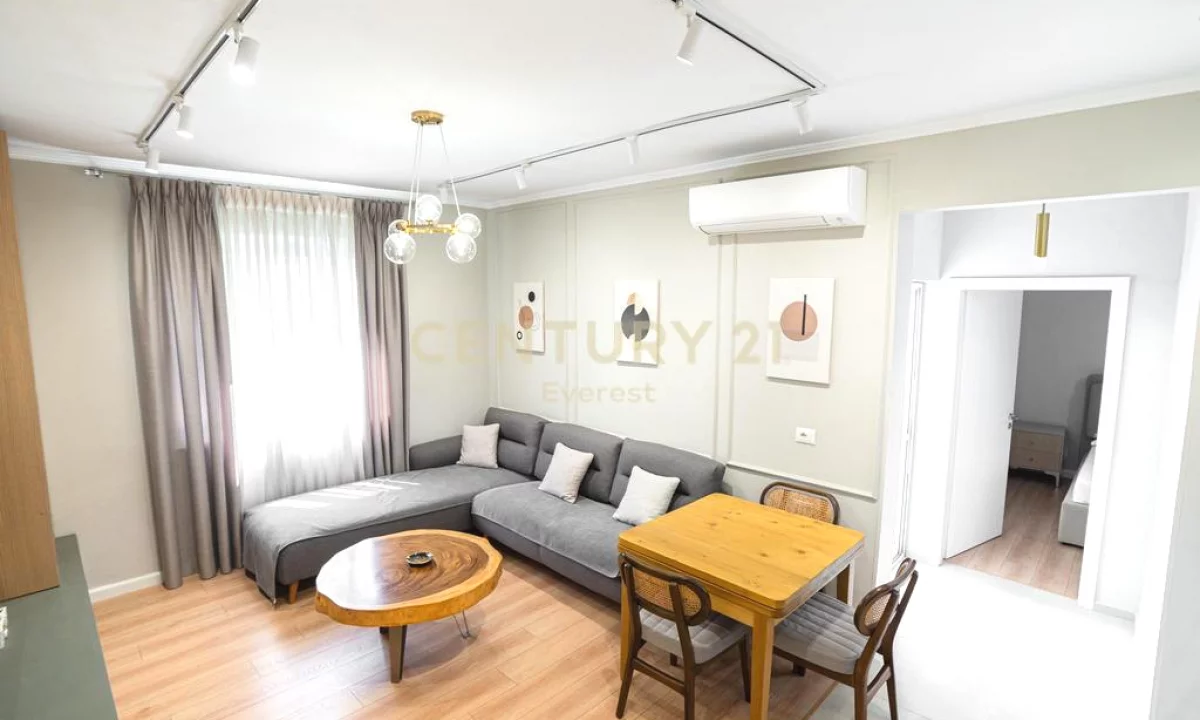 Shtepi ne shitje Apartament ne Tirane, 2+1, Mobilimi E mobiluar, Pagesa 220,000  Euro.