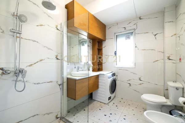 Shtepi ne shitje Apartament ne Tirane, 2+1, Mobilimi E mobiluar, Pagesa 220,000  Euro.
