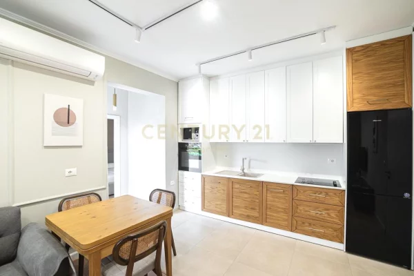Shtepi ne shitje Apartament ne Tirane, 2+1, Mobilimi E mobiluar, Pagesa 220,000  Euro.