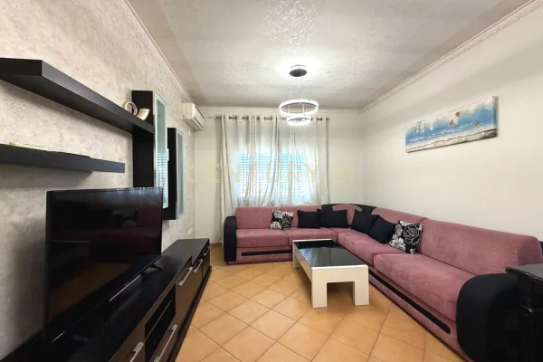 Shtepi ne shitje Apartament ne Tirane, 1+1, Mobilimi E mobiluar, Pagesa 135,000  Euro.