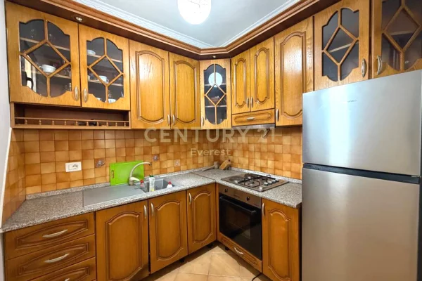 Shtepi ne shitje Apartament ne Tirane, 1+1, Mobilimi E mobiluar, Pagesa 135,000  Euro.