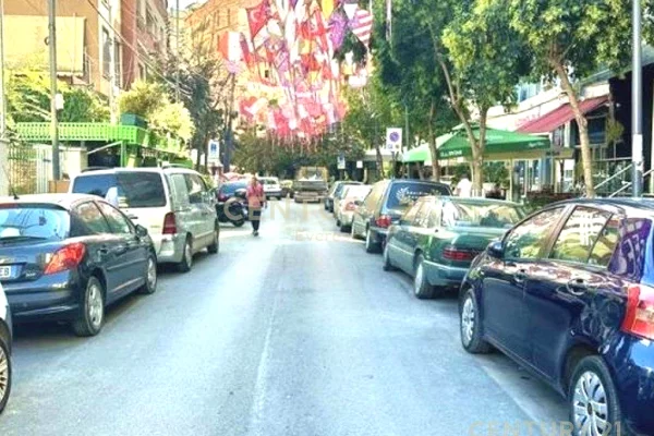 Shtepi ne shitje Apartament ne Tirane, 2+1, Mobilimi E mobiluar, Pagesa 33,000,000  Leke.