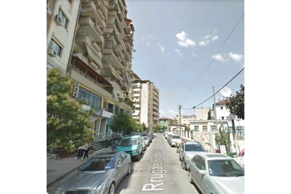 Shtepi ne shitje Apartament ne Tirane, 2+1, Mobilimi E mobiluar, Pagesa 33,000,000  Leke.