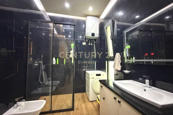 Shtepi ne shitje Apartament ne Tirane, 2+1, Mobilimi E mobiluar, Pagesa 390,000  Euro.