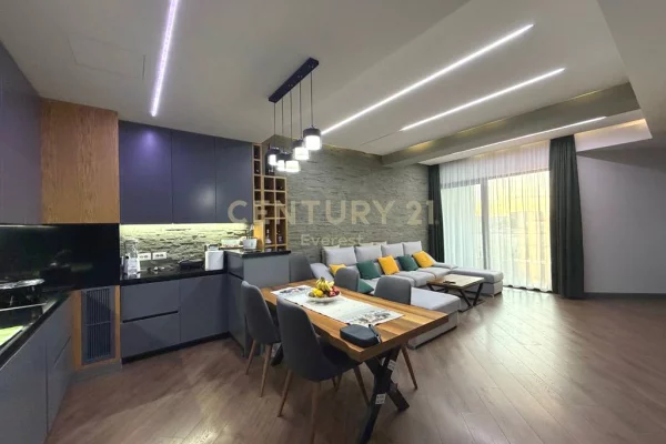 Shtepi ne shitje Apartament ne Tirane, 2+1, Mobilimi E mobiluar, Pagesa 390,000  Euro.