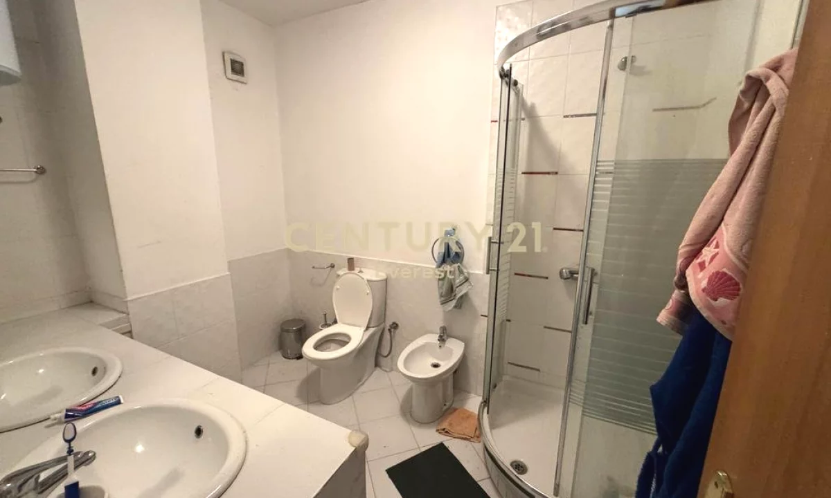 Shtepi me qera Apartament ne Tirane, 3+1, Mobilimi E mobiluar, Pagesa 800  Euro.