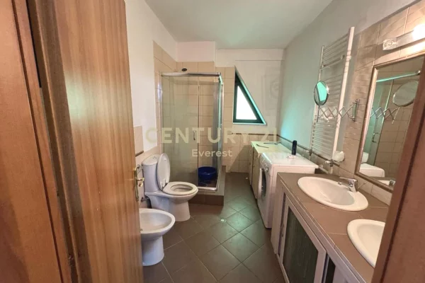 Shtepi me qera Apartament ne Tirane, 3+1, Mobilimi E mobiluar, Pagesa 800  Euro.