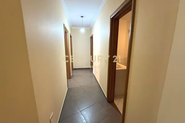 Shtepi me qera Apartament ne Tirane, 3+1, Mobilimi E mobiluar, Pagesa 800  Euro.