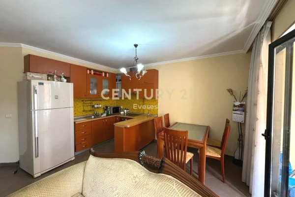 Shtepi me qera Apartament ne Tirane, 3+1, Mobilimi E mobiluar, Pagesa 800  Euro.