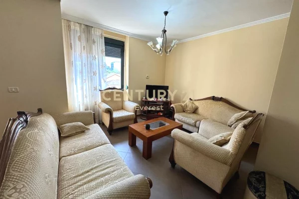 Shtepi me qera Apartament ne Tirane, 3+1, Mobilimi E mobiluar, Pagesa 800  Euro.