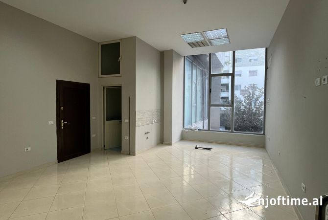 Ambiente Commerciale in Affitto 1+1 a Tirana - 30,000 Leke
