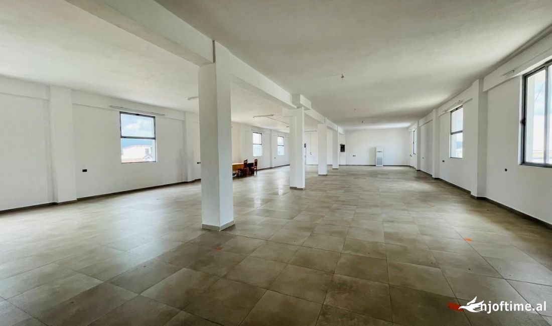 Jepet me qera ambjent biznesi 