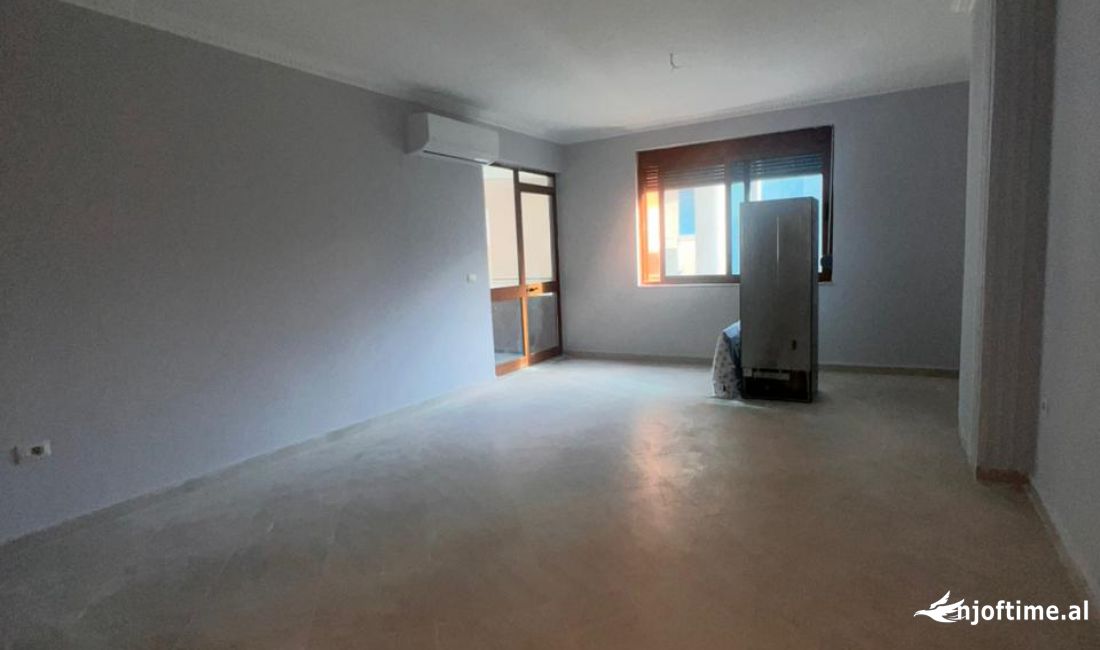 Ambient per zyr me qera 