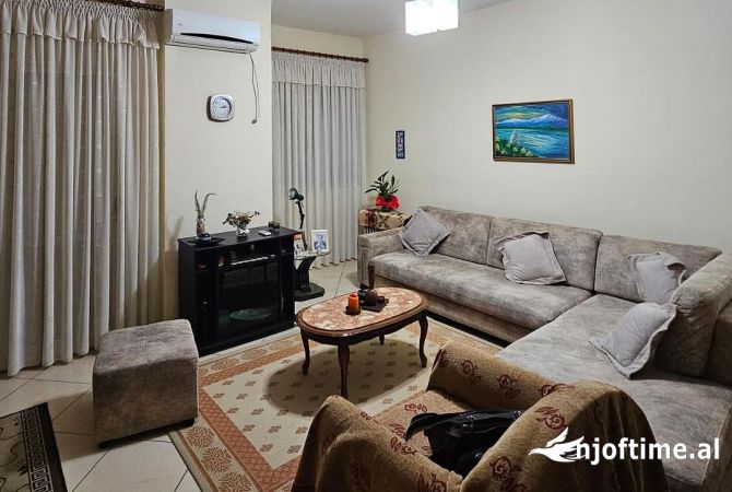 Shtepi me qera Apartament ne Vlore, 1+1, Mobilimi E mobiluar, Pagesa 250  Euro.