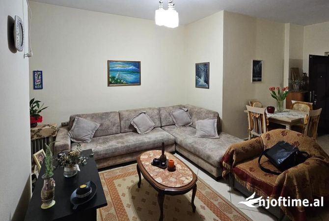 Shtepi me qera Apartament ne Vlore, 1+1, Mobilimi E mobiluar, Pagesa 250  Euro.