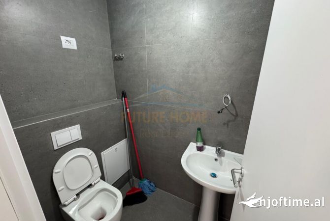 Ambiente Commerciale in Affitto 1+1 a Tirana - 500 Euro
