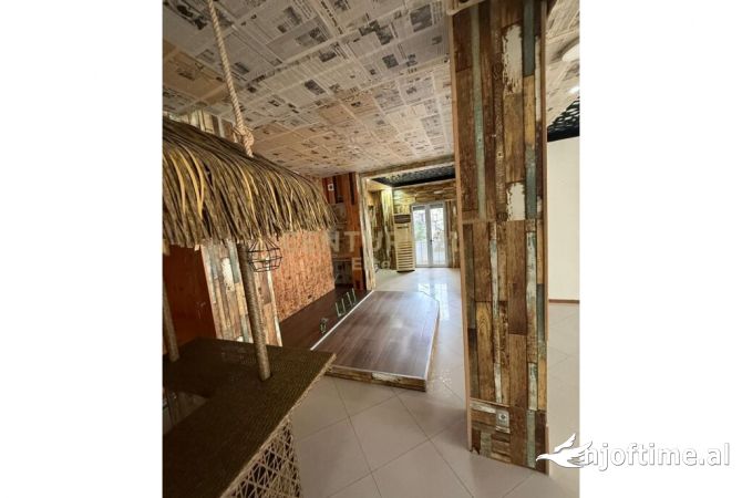 Ambiente Commerciale in Affitto 1+1 a Tirana - 1,800 Euro