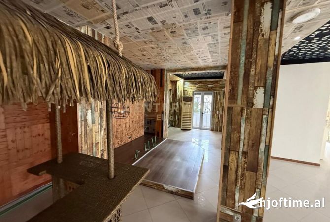 Ambiente Commerciale in Affitto 1+1 a Tirana - 1,800 Euro