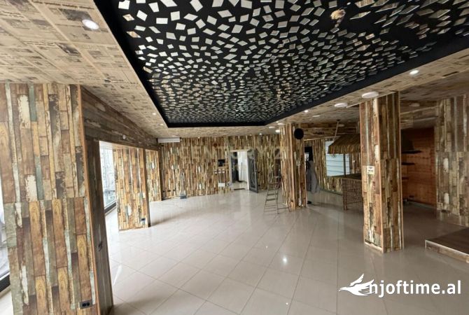 Ambiente Commerciale in Affitto 1+1 a Tirana - 1,800 Euro