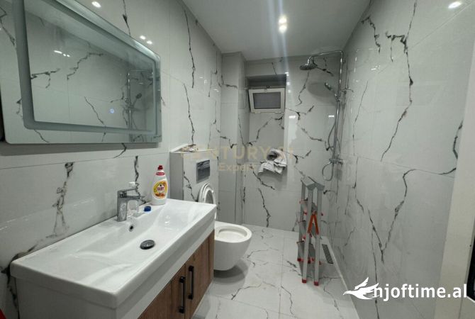 Ambiente Commerciale in Vendita 1+1 a Tirana - 150,000 Euro