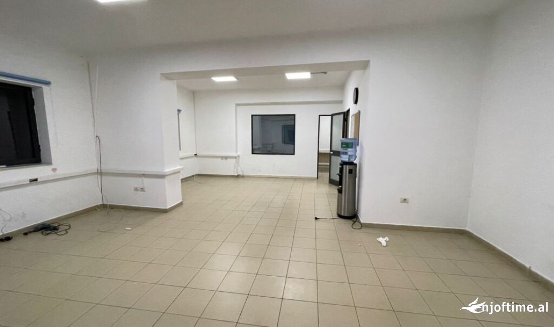 Sheshi Avni Rustemi jepet me qera ambient komercial