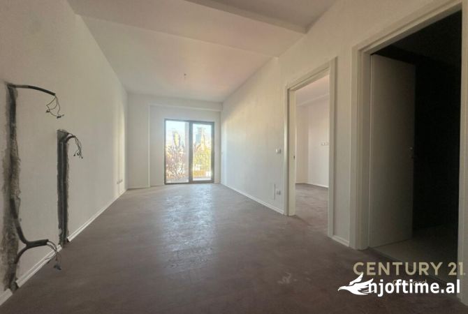 Ambiente Commerciale in Affitto 3+1 a Tirana - 650 Euro