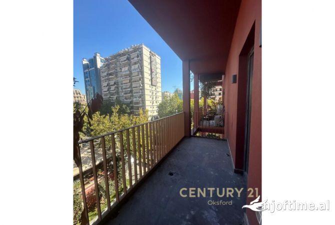 Ambiente Commerciale in Affitto 3+1 a Tirana - 650 Euro