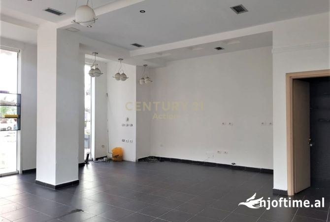 Ambiente Commerciale in Affitto 1+1 a Tirana - 550 Euro