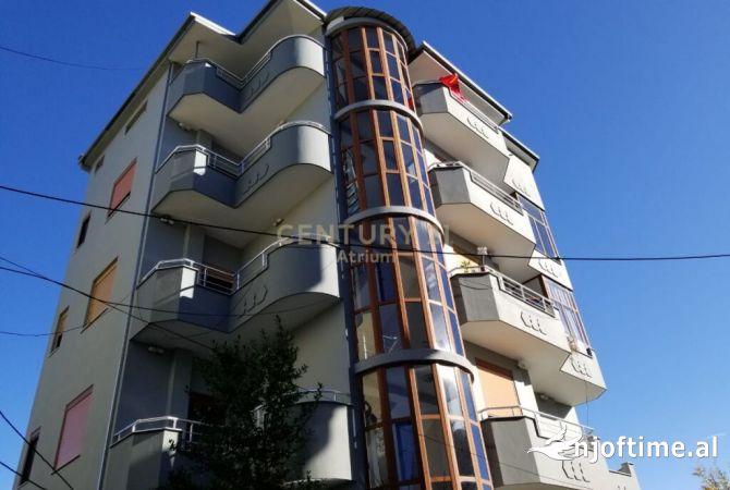Ambiente Commerciale in Affitto 5+1 a Tirana - 3,200 Euro