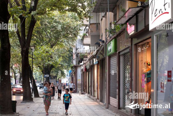 Ambiente Commerciale in Affitto 1+1 a Tirana - 2,500 Euro