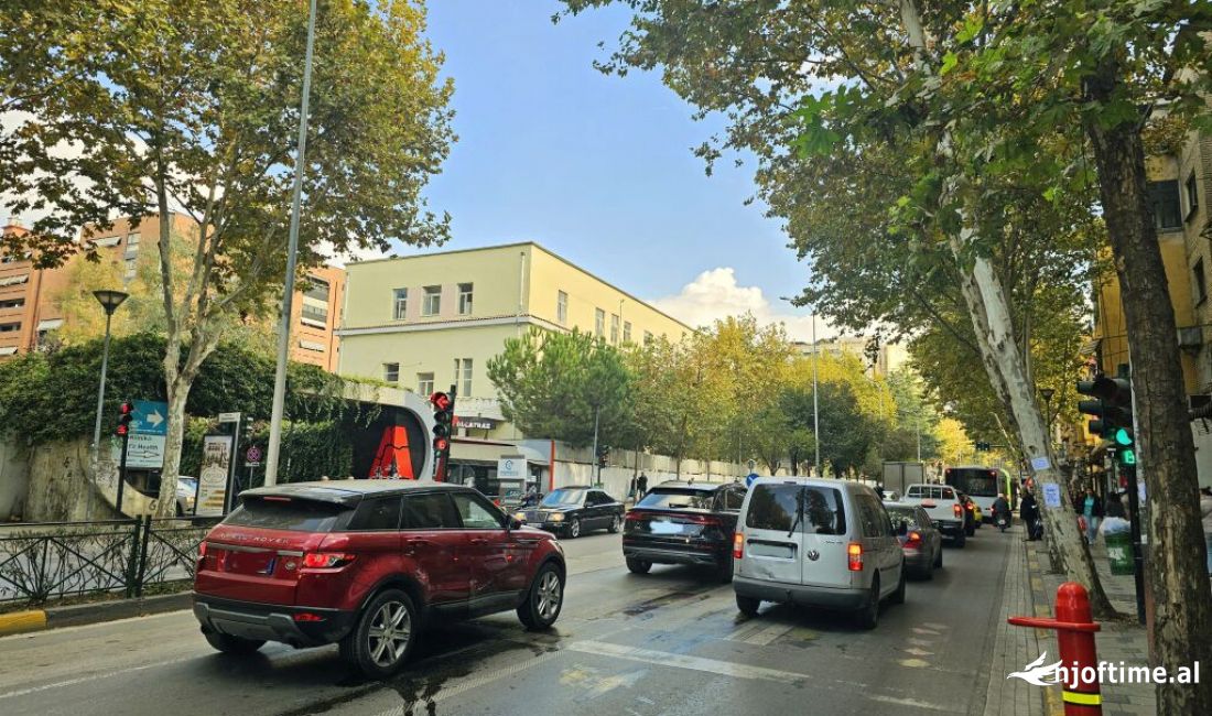 AMBIENT KOMERCIAL PER QIRA RRUGA ASIM VOKSHI