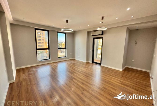 Ambiente Commerciale in Affitto 3+1 a Tirana - 1,000 Euro