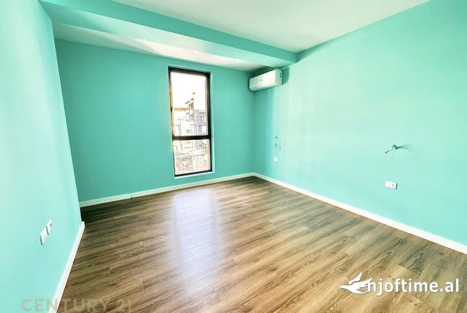 Ambiente Commerciale in Affitto 3+1 a Tirana - 1,000 Euro