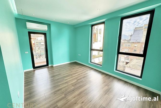 Ambiente Commerciale in Affitto 3+1 a Tirana - 1,000 Euro