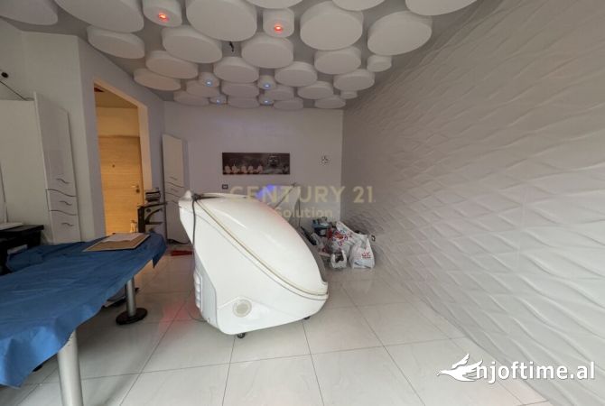 Ambiente Commerciale in Affitto 3+1 a Tirana - 620 Euro